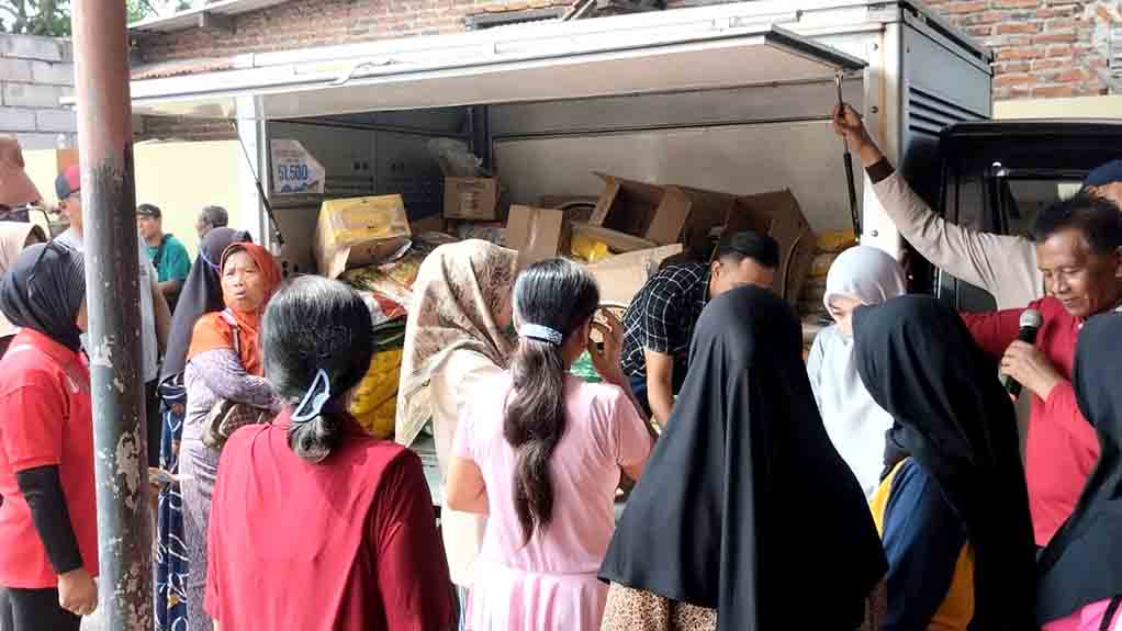 Disperindag Sidoarjo Bersama Pemdes Kebaron Gelar Pasar Murah 2