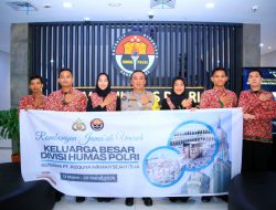 Kadiv Humas Polri Beri Reward Umroh Kepada Anggota