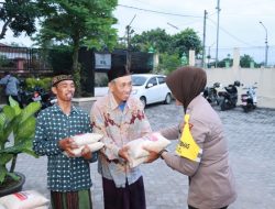 Keluarga Besar Polwan di Bulan Ramadan Baksos ke Warga Kurang Mampu