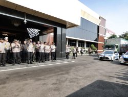 Kapolda Jatim Berangkatkan 50.789 Paket Bantuan Kemanusiaan untuk Warga Terdampak Banjir di Jawa Tengah