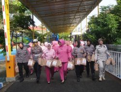 Ramadhan Berkah Polres Bangkalan dan Bhayangkari Berbagi Takjil