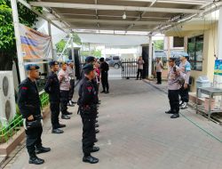 Jamin Keamanan Ibadah Umat Nasrani di Jumat Agung Satbrimob Polda Jatim Sterilisasi Gereja