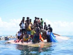 Kapal Pengungsi Rohingya Terbalik di Perairan Aceh Barat, 6 Orang Berhasil Mendarat