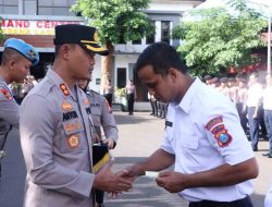 Kapolres Ponorogo Beri Kartu BPJS Ketenagakerjaan untuk 97 PHL