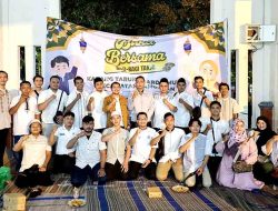 Karang Taruna Garda Muda Lamongan Bagi Ta’jil di Alun – alun