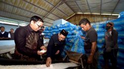 Pj Bupati Pasuruan Resmikan Gudang Garam Rakyat, Dapat Menampung Hingga 70 Ton