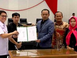 Pj Bupati Bojonegoro Hadiri Rapat Paripurna DPRD, Paparkan LKPJ Tahun 2023
