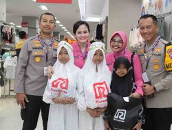Senyum Ramadhan Penuh Berkah, Polres Kediri Kota Ajak Anak Yatim Belanja Baju Lebaran