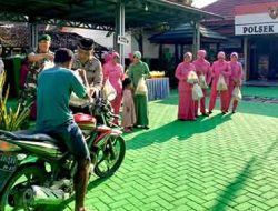 Tradisi Ramadhan di Ngawi, Polsek Pitu Bagikan Ratusan Nasi Kotak