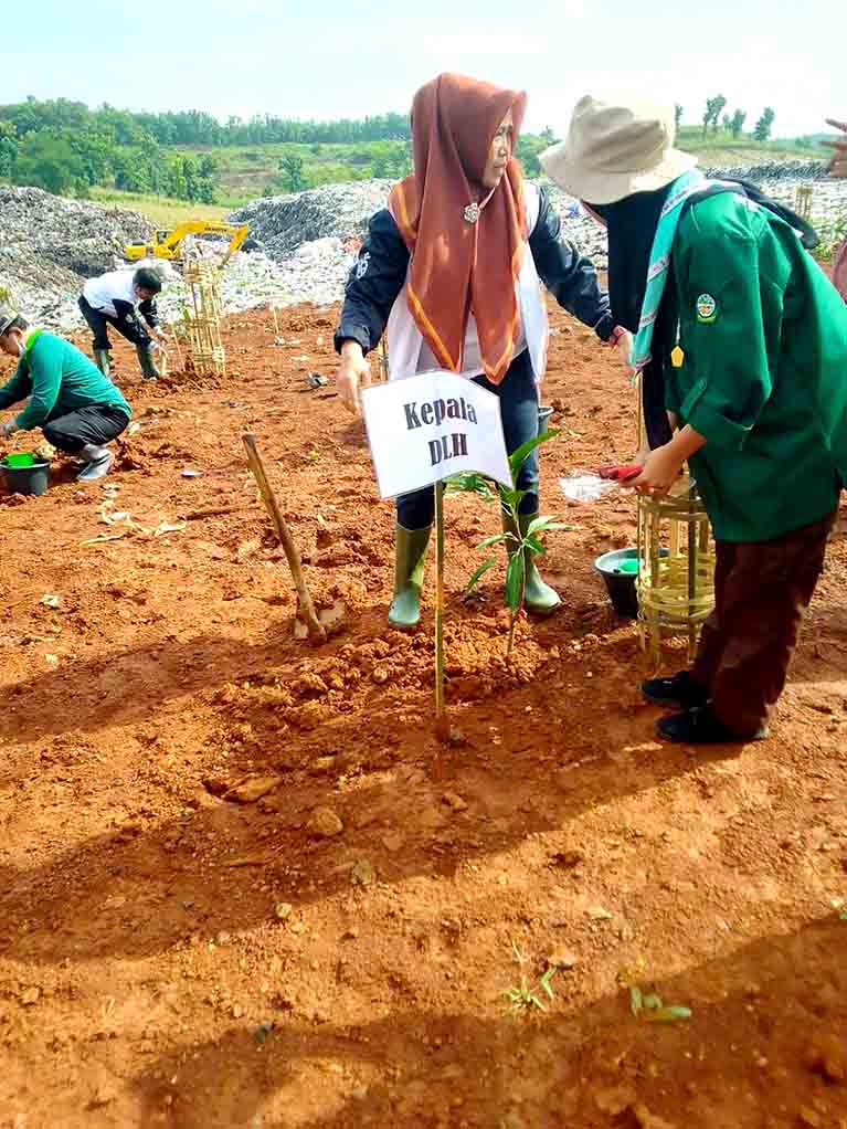 Upaya Meminimalisir Polusi Dan Bau, Bupati Pemalang Tanam 200 Bibit Pohon Mangga Di Tpa Pesalakan 2