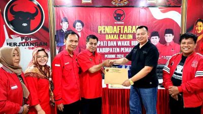 Budi Harmanto Daftarkan Diri Sebagai Bakal Calon Bupati Dan Wakil Bupati Partai Demokrasi Indonesia Perjuangan ( PDI-P ) Kabupaten Pemalang