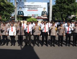 Kapolres Kediri Kota Berikan Penghargaan Kepada Personel Yang Berpretasi