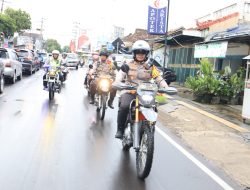Kapolres Kediri Kota pimpin langsung pengamanan arus lalu lintas pada H+2 Lebaran 2024 di beberapa penggal jalan wilkum Polres Kediri Kota