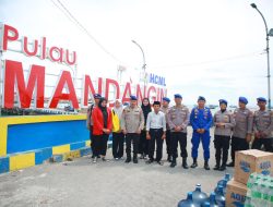 Harkamtibmas, Ditpolairud Polda Jatim Gelar Program Sambang Nusa Presisi di Pulau Mandangin Sampang