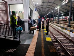 Sinergitas TNI Polri, Patroli di Stasiun Ngawi Antisipasi Arus Balik Mudik Tahap Dua