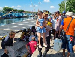 Antisipasi Arus Balik Mudik Kedua Polres Probolinggo Kota Siagakan Personel di Pelabuhan Tanjung Tembaga