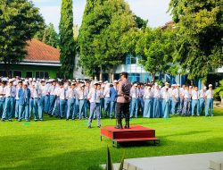 Kapolsek Mojoroto Jadi Pembina Apel di SMKN 1 KEDIRI Sampaikan Pesan Penting