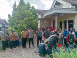 Cegah DBD Polisi Dampingi Dinkes Tulungagung Lakukan Fogging