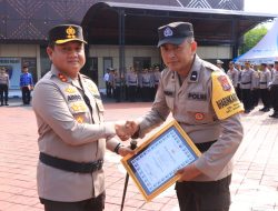 Pimpin Upacara Hari Kesadaran Nasional, Kapolres Ngawi Beri Penghargaan 37 Anggota Berprestasi