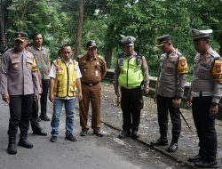 Kapolres Jember Cek Jalan Lintas Gumitir yang Retak Himbau Kendaraan Berat Lewat Jalur Pantura