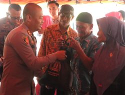 Polres Mojokerto Salurkan Bantuan Untuk Warga Terdampak Tanah Longsor di Dlanggu
