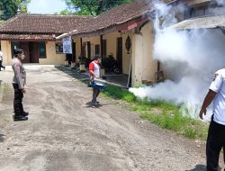 Sidokkes Polres Ngawi Lakukan Fooging Cegah Wabah DBD