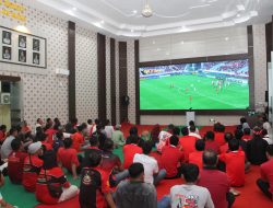Polres Kediri Kota Nobar Timnas Indonesia U-23 Vs Uzbekistan U-23 Bareng Forkopimda dan Masyarakat