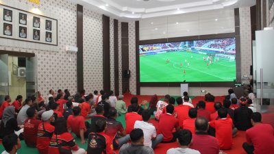 Polres Kediri Kota Nobar Timnas Indonesia U-23 Vs Uzbekistan U-23 Bareng Forkopimda dan Masyarakat