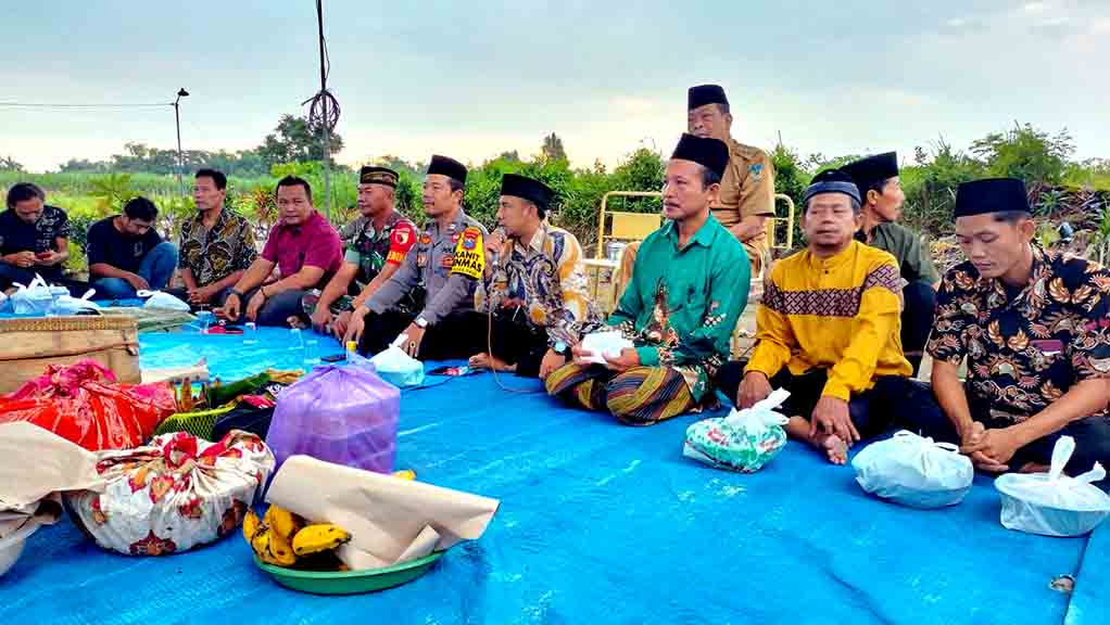 Menyatu Bersama Masyarakat, Polisi Kediri Hadiri Sedekah Bumi Desa Senden