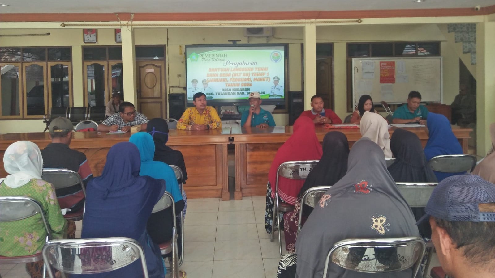 Pemdes Kebaron Salurkan Blt Dana Desa Tahap Pertama