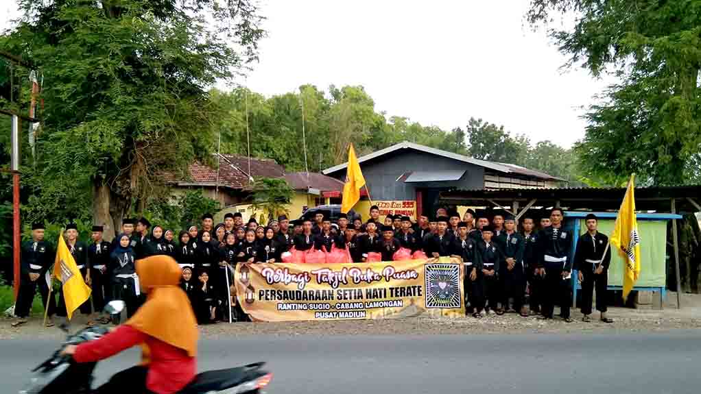 Sh Terate Ranting Sugio Cabang Lamongan Berbagi Ta'jil Dan Buka Puasa Bersama