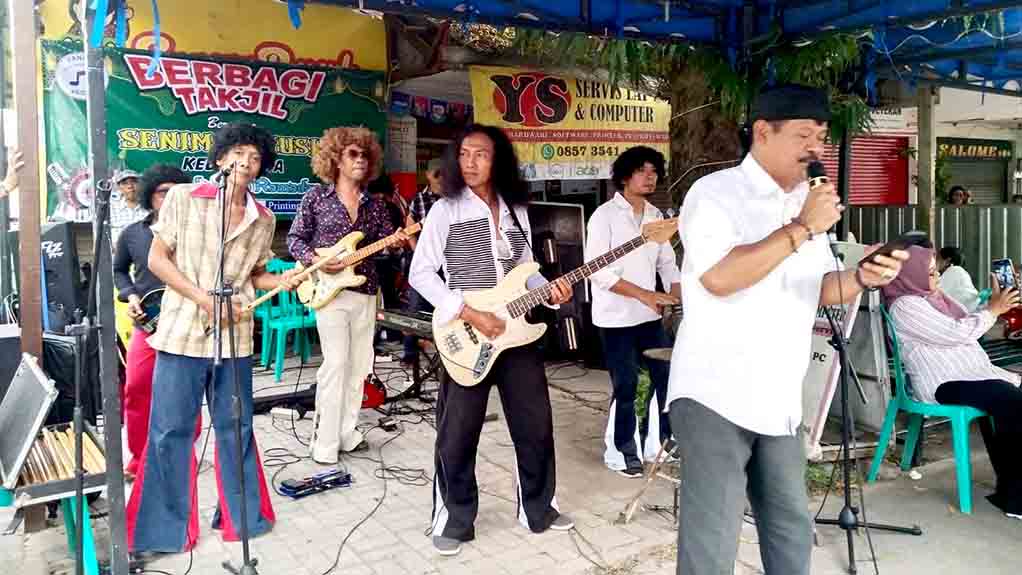 Seribu Lima Ratus Takjil Yang Di Selenggarakan Oleh Para Seniman Kediri Raya Skr