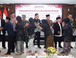 Bupati Lamongan Lantik 81 Panwaslu, Minta Internalisasi Demokrasi Bermartabat