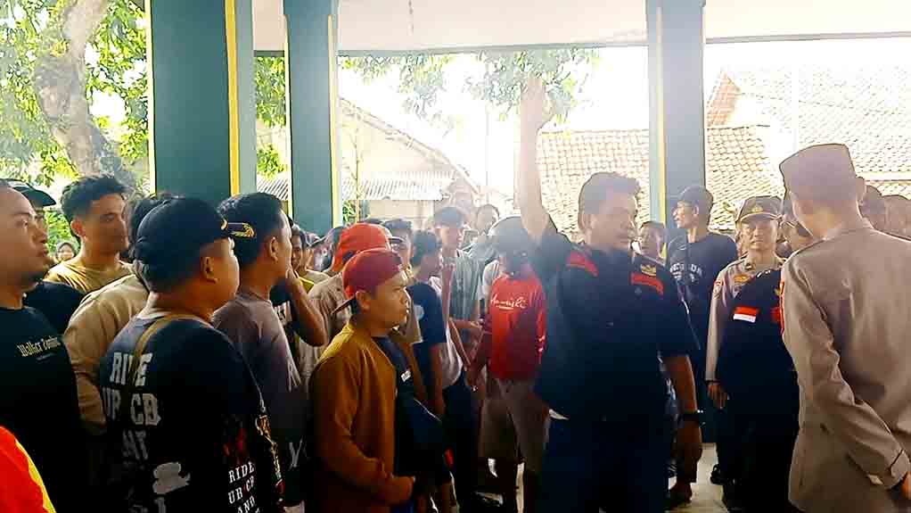 Aksi Penolakan Masyarakat Dan Pemuda Purana 2