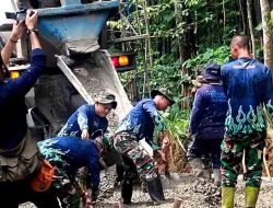 Babinsa Sambangi Pembangunan Jalan Melalui Program TMMD