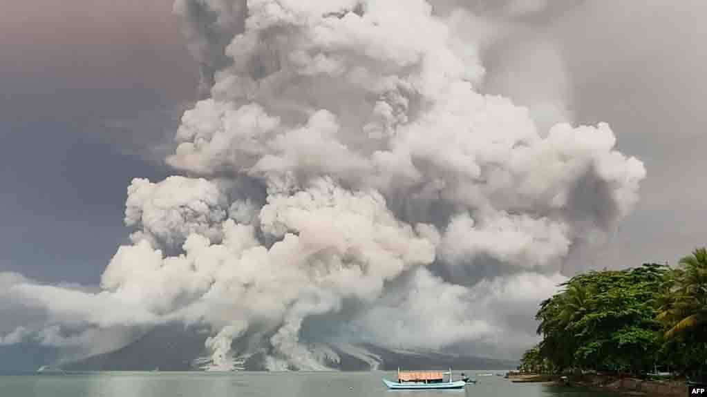 Gunung Ruang Erupsi Lagi, Belasan Ribu Warga Mengungsi