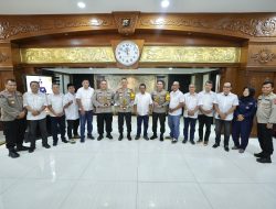 Kapolda Jatim dan Dua Komisaris Besar Polisi Raih Penghargaan PWI Jatim Award 2024