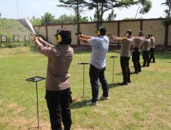 Polres Kediri Kota Gelar Latihan Menembak untuk Tingkatkan Kemampuan Anggota