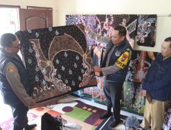 Dukung UMKM, Kapolres Bondowoso Beri Motivasi Sektor Industri Kerajinan Tangan