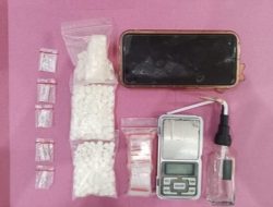 Bekuk Pria di Kos-Kosan, Polisi Berhasil Amankan Sabu-Sabu dan Ratusan Pil Dobel L