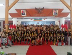 Unik, Siswa SMP Negeri 6 Ngawi Purnawiyata Pakai Baju Karakter Wayang