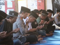 Polres Malang Bareng JSKK dan PK3 Gelar Doa Bersama di Pintu 13 Stadion Kanjuruhan