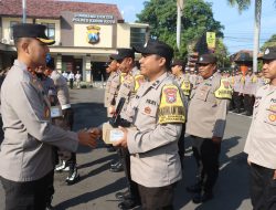 Kapolres Kediri Kota Serahkan Alkom HP Lek 11 Motorola: Langkah Maju dalam Pelayanan Kepolisian