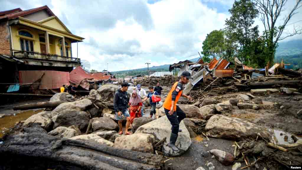 Korban Banjir Bandang Di Sumbar Naik Jadi Sedikitnya 50 Tewas