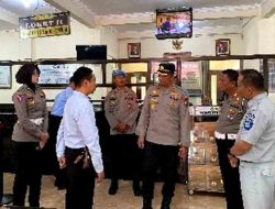 Pastikan Pelayanan Prima Samsat Bersih dari Percaloan, Kapolres Lumajan Lakukan Sidak