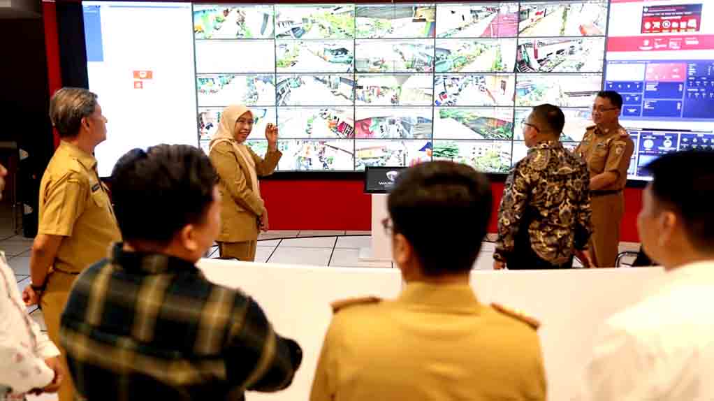 Pemkab Banggai Kagumi Inovasi Smart City Di War Room Makassar