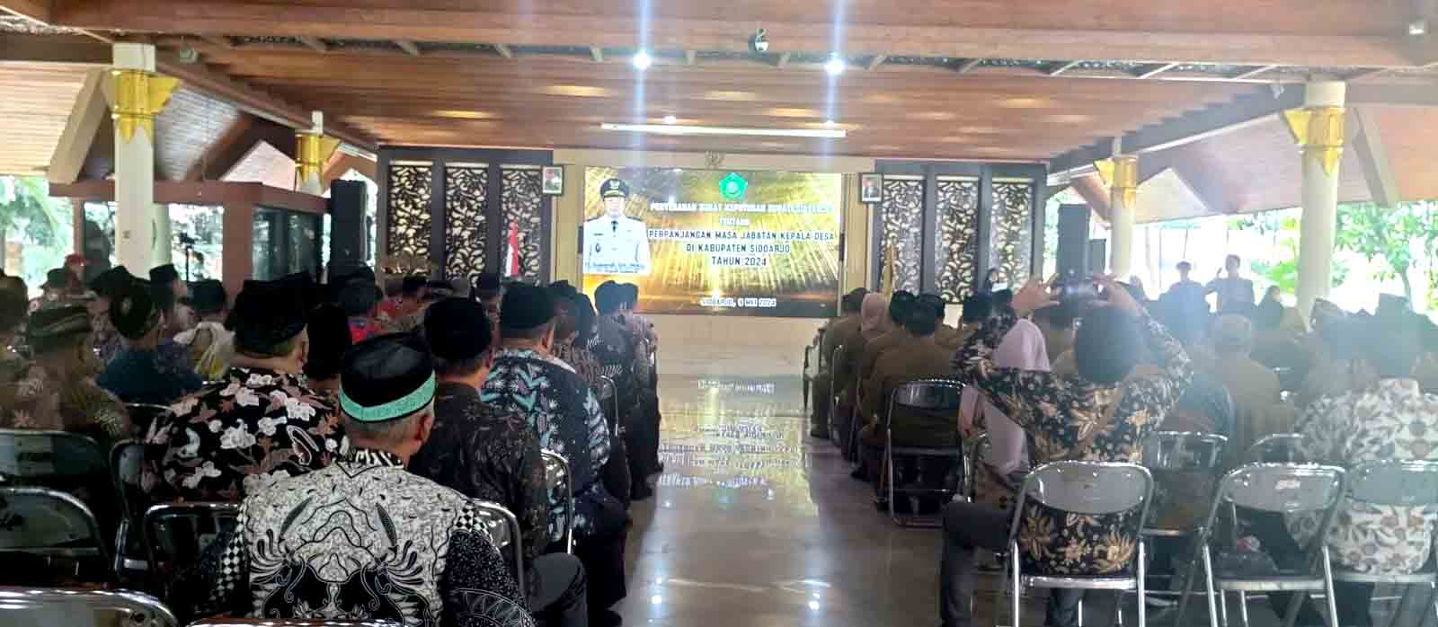 Plt Bupati Sidoarjo Serahkan Sk Perpanjangan Masa Jabatan Kades Tahun 2024 2