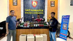 Polisi Amankan Seorang Pemuda Dan Ratusan Botol Miras Dari Berbagai Merk Di Jombang