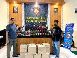 Polisi Amankan Seorang Pemuda dan Ratusan Botol Miras dari Berbagai Merk di Jombang