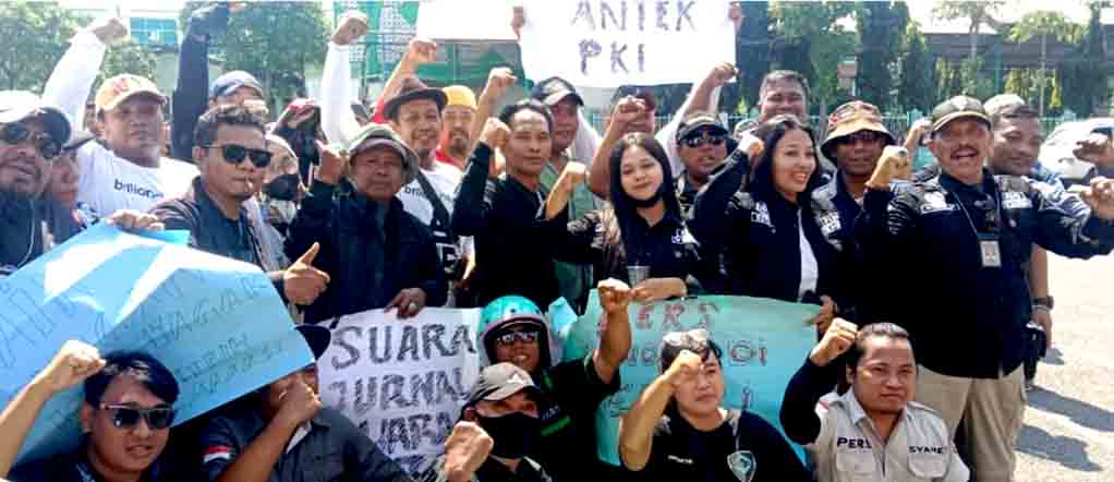 Ratusan Insan Pers Jawa Timur Unjukrasa Di Depan Dprd Surabaya, Tolak Ruu Penyiaran 1